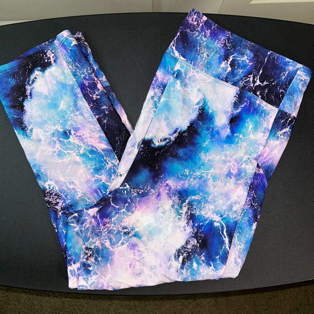 🟢 Torrid Size 1 Capri Leggings – Galaxy Watercolor Print, Stretch Waist